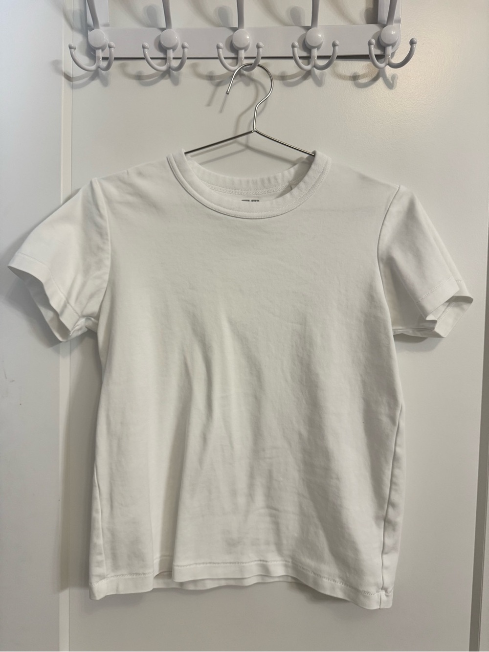 Qty 3 Classic Uniqlo Women’s Crew Neck T-Shirt - White M but fits Small Fitted